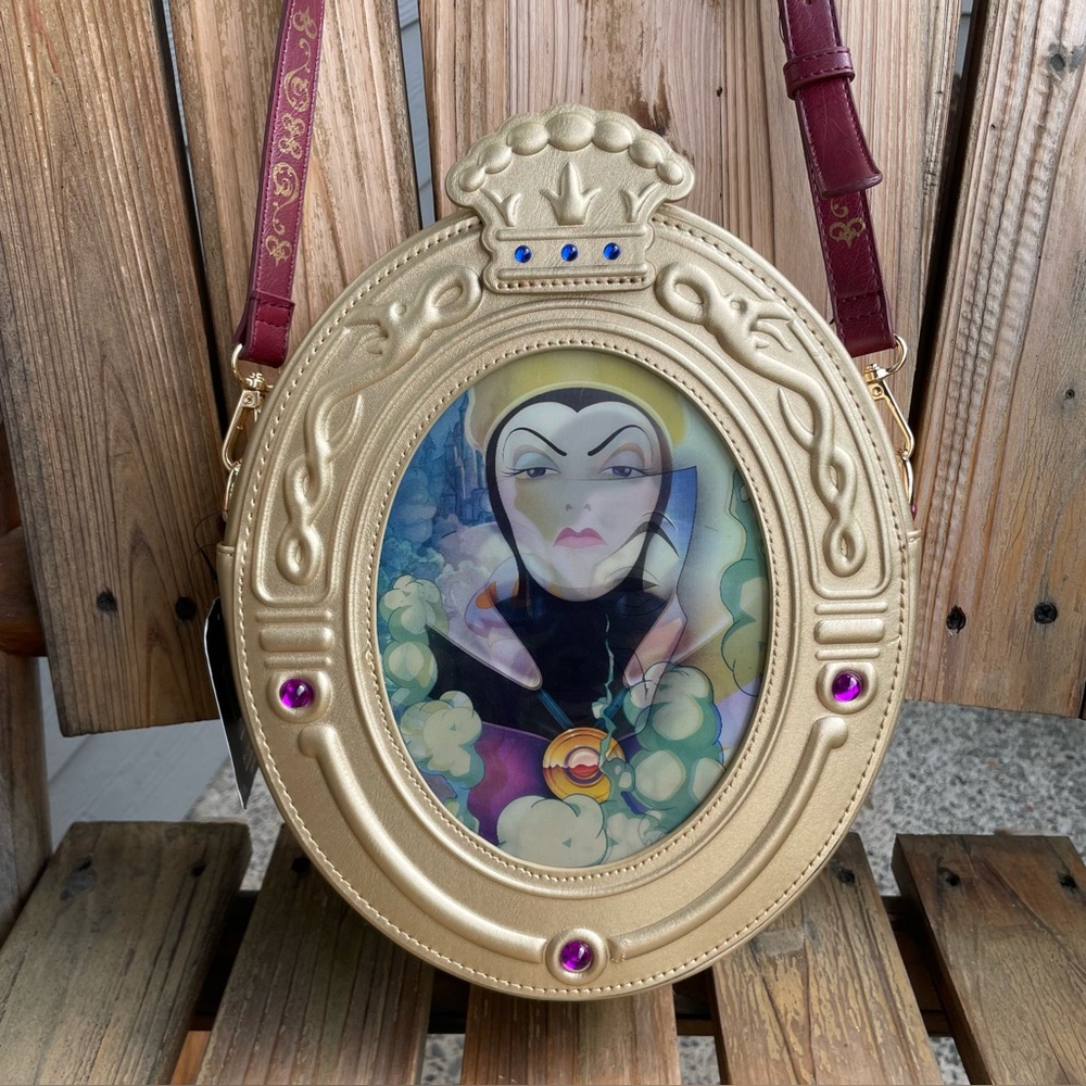 Disney Snow White Magic Mirror Crossbody Purse - 3-Way Lenticular Effect - Picture 11 of 16